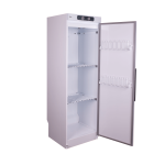 Balts apģērbu žāvēšanas skapis ar divām plauktiem un ventilācijas izvadu, moderns un funkcionāls dizains.