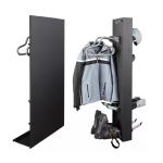 Melns apģērbu un apavu žāvētājs ar pakaramiem un plauktu, piemērots ventilējamām telpām.