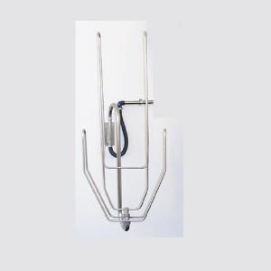 Žāvēšanas rāmis sausajam hidrotērpam, izgatavots no nerūsējošā tērauda, ar divām vertikālām un horizontālām daļām.