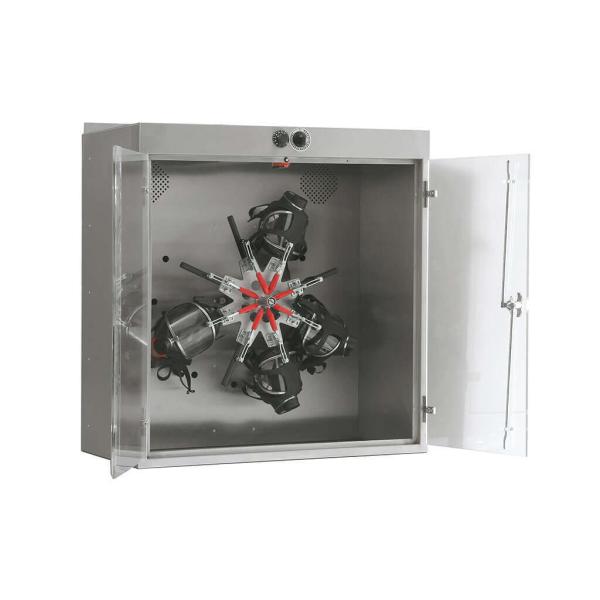 Masku žāvētājs ar metāla korpusu, atverama durvīm un rotējošām žāvēšanas ierīcēm iekšpusē.