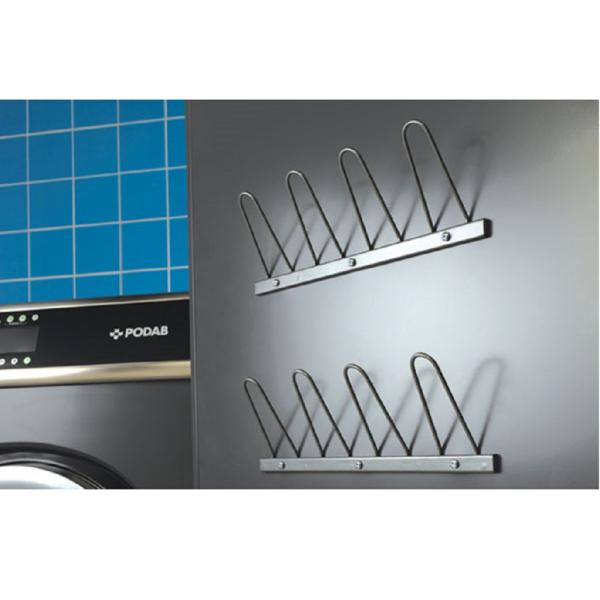 Cimdu izkāršanas rāmis melnā krāsā ar divām rindām, piestiprināts pie sienas, izgatavots no metāla.